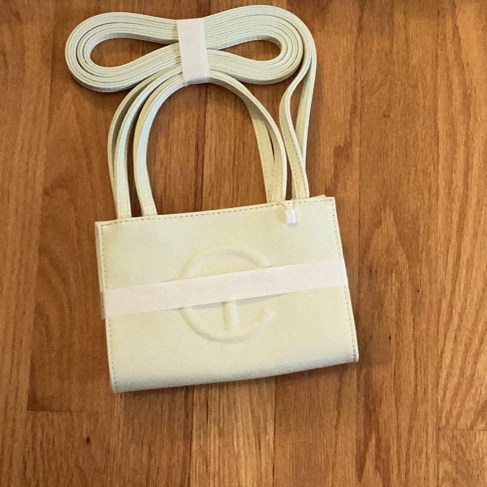 TELFAR small shopping bag in glue color. Crossbody/shoulder and So NY stylish